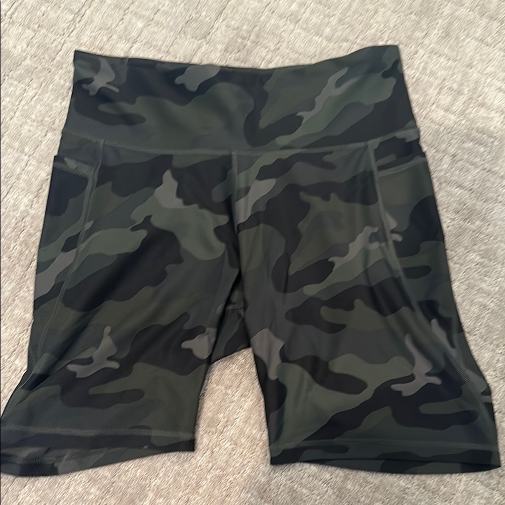 Old Navy 8” Bike Shorts with Pockets